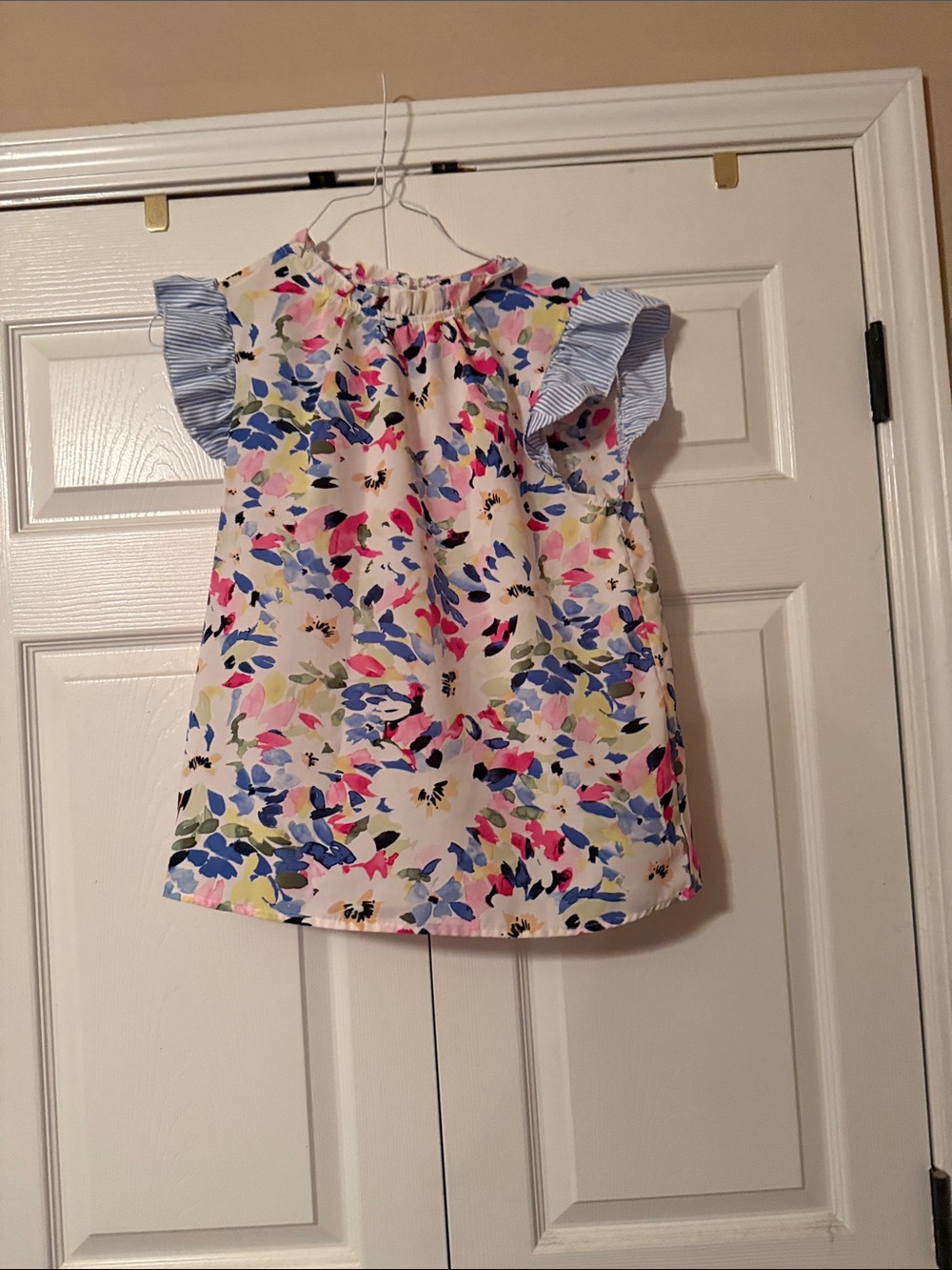 No Brand Floral Flutter Sleeve Top in Multicolor size small